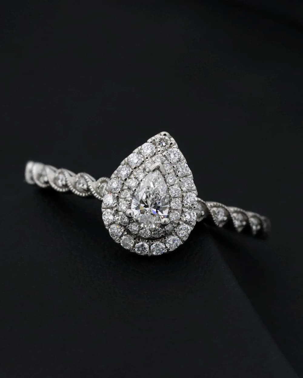 Larme Pear Halo